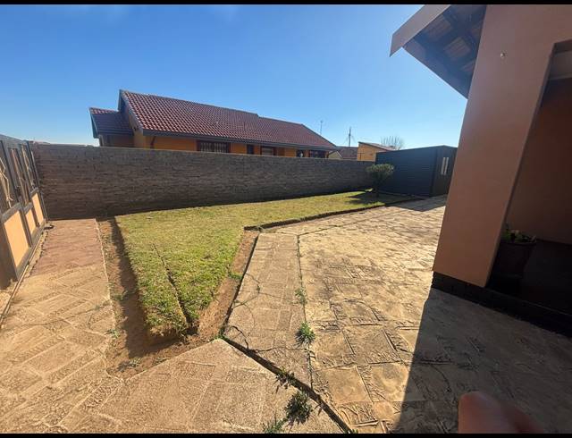 2 BEDROOM HOUSE FOR SALE IN SEBOKENG ZONE 6